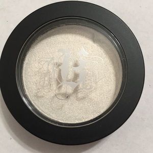 Kat von D eyeshadow in thunderstruck